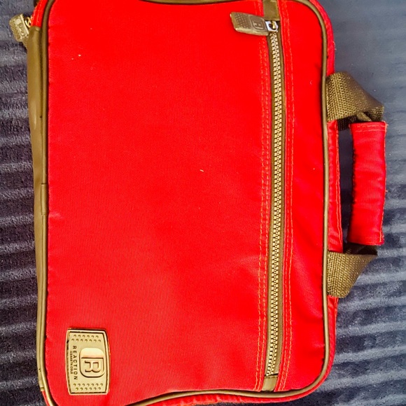 Kenneth Cole Reaction Toiletry/Cosmetic hanging zip up bag - Picture 4 of 9